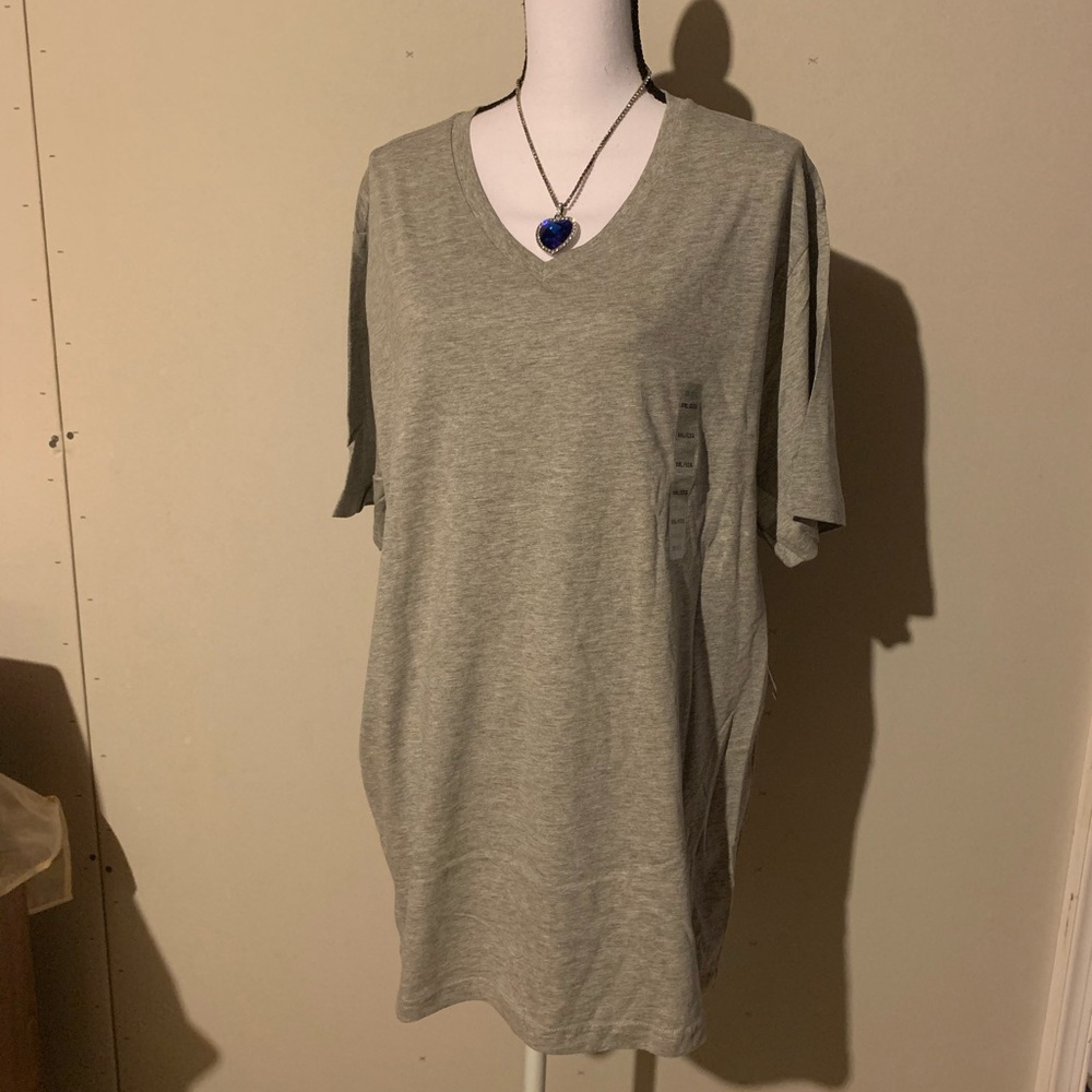 Forever 21 Men’s Gray V Neck Tee Shirt